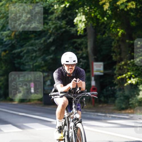 14.09.2025 - Stadtparktriathlon Michael Burmester http://msf.ph/oto/8910568 14.09.2025 10:48:07 Radfahren 647, 662, 665, 728, 740, 749, 762, 765, 777, 818 meine-sportfotos.de