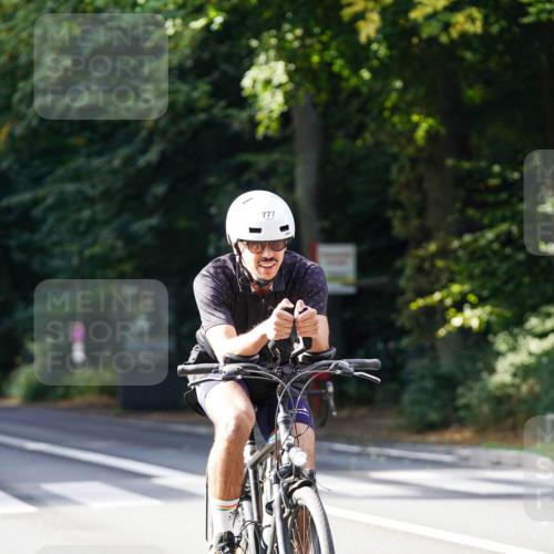 14.09.2025 - Stadtparktriathlon Michael Burmester http://msf.ph/oto/8910569 14.09.2025 10:48:08 Radfahren 647, 662, 665, 728, 740, 749, 762, 765, 777, 792, 818 meine-sportfotos.de