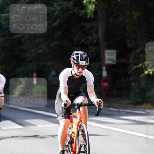 14.09.2025 - Stadtparktriathlon Michael Burmester http://msf.ph/oto/8910570 14.09.2025 10:48:09 Radfahren 647, 662, 665, 728, 740, 749, 762, 765, 777, 792, 818 meine-sportfotos.de