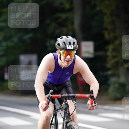 14.09.2025 - Stadtparktriathlon Michael Burmester http://msf.ph/oto/8910595 14.09.2025 10:48:57 Radfahren 558, 626, 746, 760, 771, 778, 802 meine-sportfotos.de