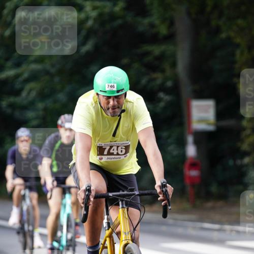 14.09.2025 - Stadtparktriathlon Michael Burmester http://msf.ph/oto/8910597 14.09.2025 10:49:00 Radfahren 558, 626, 746, 760, 770, 771, 778, 802 meine-sportfotos.de