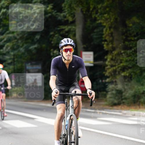 14.09.2025 - Stadtparktriathlon Michael Burmester http://msf.ph/oto/8910599 14.09.2025 10:49:01 Radfahren 558, 674, 746, 760, 770, 771, 778, 802 meine-sportfotos.de