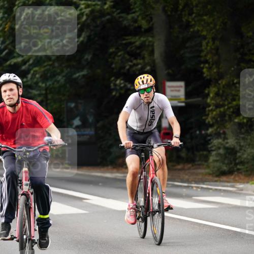 14.09.2025 - Stadtparktriathlon Michael Burmester http://msf.ph/oto/8910601 14.09.2025 10:49:02 Radfahren 558, 674, 746, 760, 770, 771, 778, 802 meine-sportfotos.de