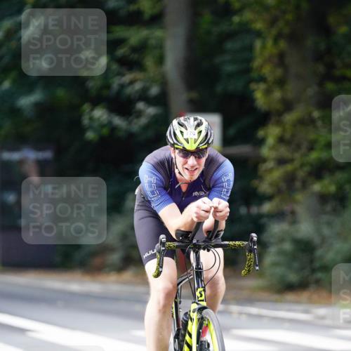 14.09.2025 - Stadtparktriathlon Michael Burmester http://msf.ph/oto/8910605 14.09.2025 10:49:08 Radfahren 558, 674, 755, 760, 770, 774, 816 meine-sportfotos.de