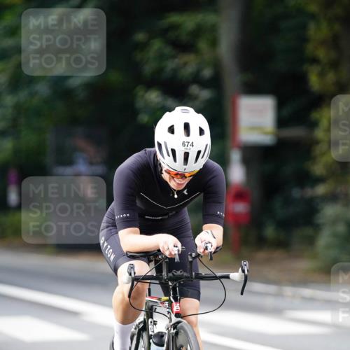 14.09.2025 - Stadtparktriathlon Michael Burmester http://msf.ph/oto/8910606 14.09.2025 10:49:10 Radfahren 558, 637, 674, 755, 770, 774, 816 meine-sportfotos.de