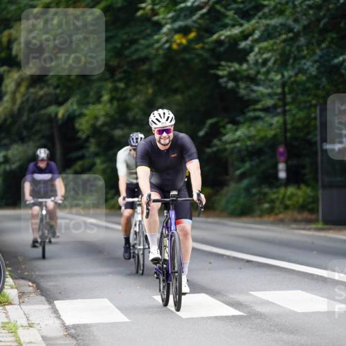 14.09.2025 - Stadtparktriathlon Michael Burmester http://msf.ph/oto/8910607 14.09.2025 10:49:12 Radfahren 637, 674, 755, 770, 774, 816 meine-sportfotos.de