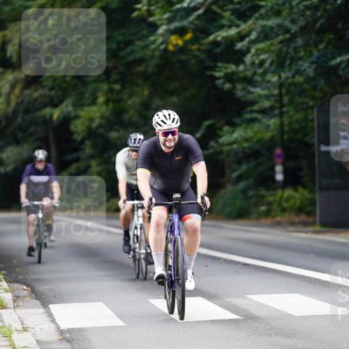 14.09.2025 - Stadtparktriathlon Michael Burmester http://msf.ph/oto/8910608 14.09.2025 10:49:12 Radfahren 637, 674, 755, 770, 774, 816 meine-sportfotos.de