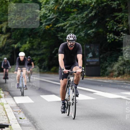 14.09.2025 - Stadtparktriathlon Michael Burmester http://msf.ph/oto/8910616 14.09.2025 10:49:32 Radfahren 712, 714, 791, 821 meine-sportfotos.de
