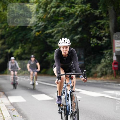 14.09.2025 - Stadtparktriathlon Michael Burmester http://msf.ph/oto/8910619 14.09.2025 10:49:34 Radfahren 712, 714, 791, 821 meine-sportfotos.de