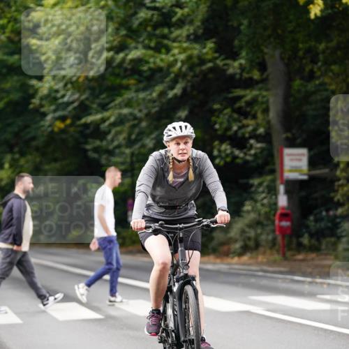 14.09.2025 - Stadtparktriathlon Michael Burmester http://msf.ph/oto/8910622 14.09.2025 10:49:38 Radfahren 643, 712, 714, 791, 821 meine-sportfotos.de
