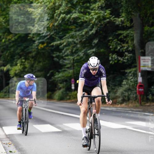 14.09.2025 - Stadtparktriathlon Michael Burmester http://msf.ph/oto/8910629 14.09.2025 10:49:50 Radfahren 638, 643, 744, 754 meine-sportfotos.de