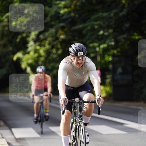 14.09.2025 - Stadtparktriathlon Michael Burmester http://msf.ph/oto/8910642 14.09.2025 10:50:12 Radfahren 681, 692, 764, 783, 788, 798, 811, 817, 820 meine-sportfotos.de