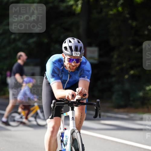 14.09.2025 - Stadtparktriathlon Michael Burmester http://msf.ph/oto/8910669 14.09.2025 10:50:46 Radfahren 659, 737, 753, 782 meine-sportfotos.de