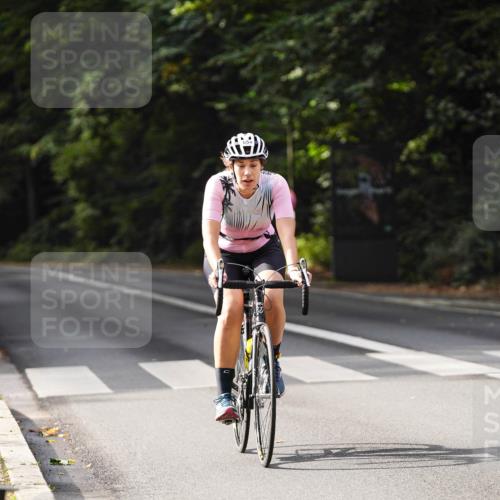 14.09.2025 - Stadtparktriathlon Michael Burmester http://msf.ph/oto/8910680 14.09.2025 10:51:05 Radfahren 621, 654, 678, 716 meine-sportfotos.de