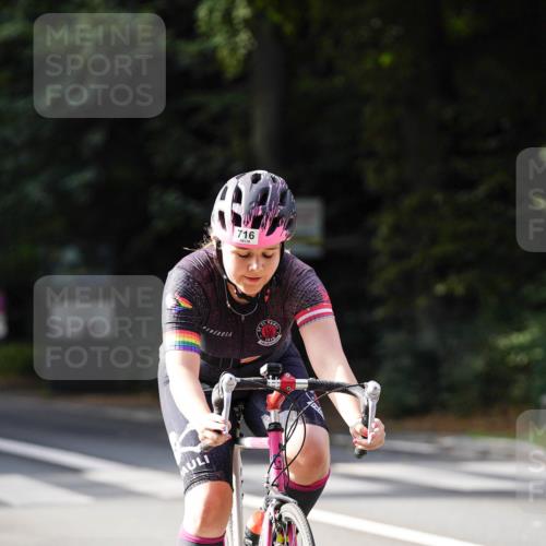 14.09.2025 - Stadtparktriathlon Michael Burmester http://msf.ph/oto/8910684 14.09.2025 10:51:13 Radfahren 716 meine-sportfotos.de