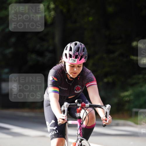 14.09.2025 - Stadtparktriathlon Michael Burmester http://msf.ph/oto/8910685 14.09.2025 10:51:13 Radfahren 716 meine-sportfotos.de