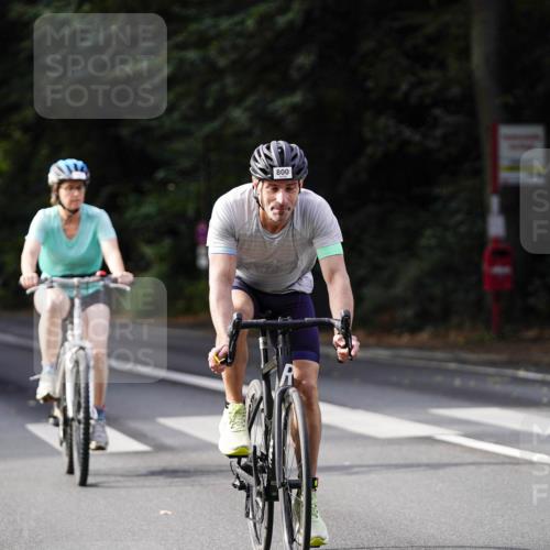 14.09.2025 - Stadtparktriathlon Michael Burmester http://msf.ph/oto/8910729 14.09.2025 10:52:24 Radfahren 633, 655, 663, 748, 800, 805, 806 meine-sportfotos.de