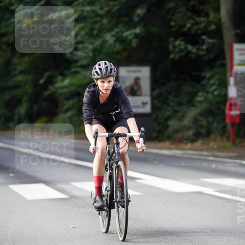 14.09.2025 - Stadtparktriathlon Michael Burmester http://msf.ph/oto/8910742 14.09.2025 10:52:43 Radfahren 694, 718, 723 meine-sportfotos.de