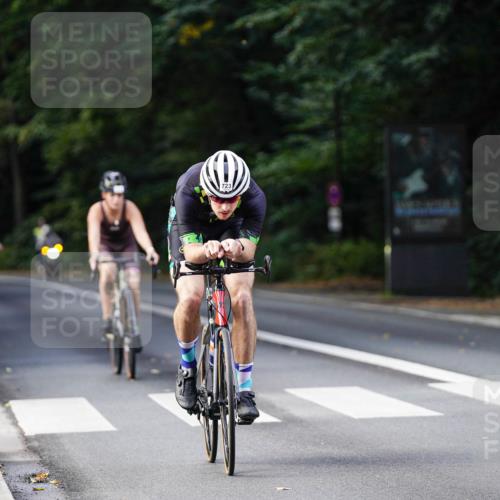 14.09.2025 - Stadtparktriathlon Michael Burmester http://msf.ph/oto/8910747 14.09.2025 10:52:49 Radfahren 646, 657, 694, 718, 723 meine-sportfotos.de