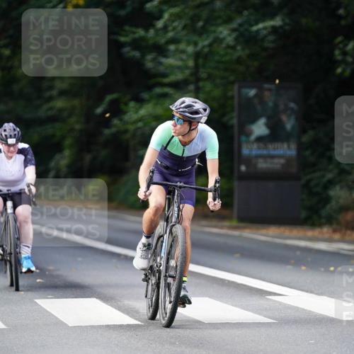 14.09.2025 - Stadtparktriathlon Michael Burmester http://msf.ph/oto/8910756 14.09.2025 10:52:59 Radfahren 657, 691, 708, 730 meine-sportfotos.de