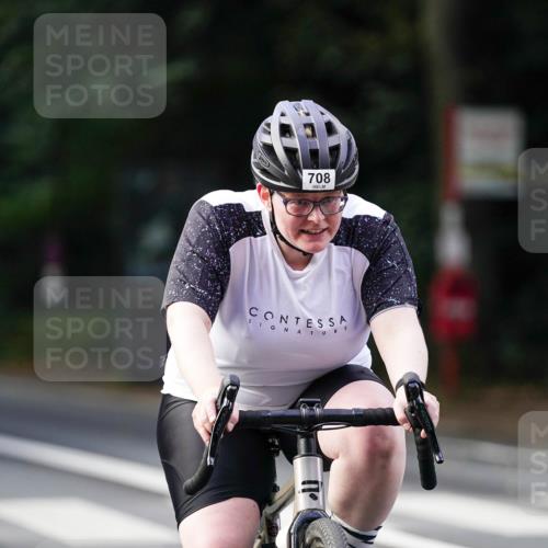 14.09.2025 - Stadtparktriathlon Michael Burmester http://msf.ph/oto/8910761 14.09.2025 10:53:02 Radfahren 691, 708, 730 meine-sportfotos.de