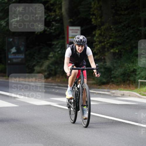 14.09.2025 - Stadtparktriathlon Michael Burmester http://msf.ph/oto/8910769 14.09.2025 10:53:27 Radfahren 628, 639, 648 meine-sportfotos.de