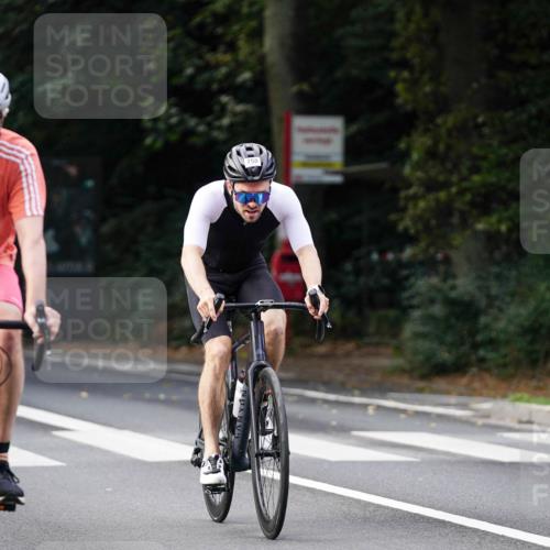 14.09.2025 - Stadtparktriathlon Michael Burmester http://msf.ph/oto/8910781 14.09.2025 10:53:54 Radfahren 631, 668, 685, 758, 766, 808 meine-sportfotos.de