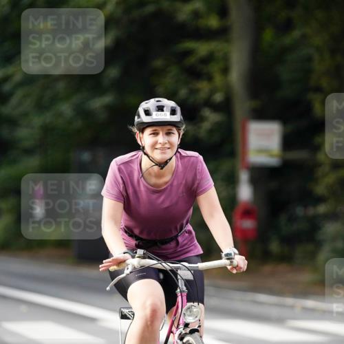 14.09.2025 - Stadtparktriathlon Michael Burmester http://msf.ph/oto/8910784 14.09.2025 10:53:57 Radfahren 668, 758 meine-sportfotos.de