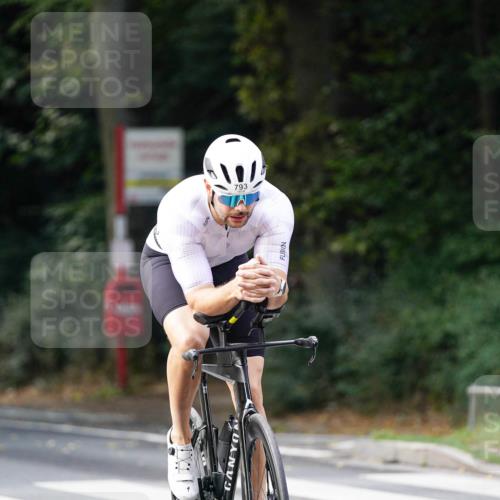 14.09.2025 - Stadtparktriathlon Michael Burmester http://msf.ph/oto/8910793 14.09.2025 10:54:15 Radfahren 735, 761, 793, 865 meine-sportfotos.de