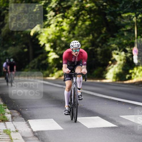14.09.2025 - Stadtparktriathlon Michael Burmester http://msf.ph/oto/8910797 14.09.2025 10:54:20 Radfahren 779, 793, 815, 865 meine-sportfotos.de