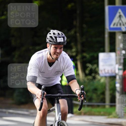 14.09.2025 - Stadtparktriathlon Michael Burmester http://msf.ph/oto/8910803 14.09.2025 10:54:28 Radfahren 629, 667, 688, 779, 815, 823, 880 meine-sportfotos.de