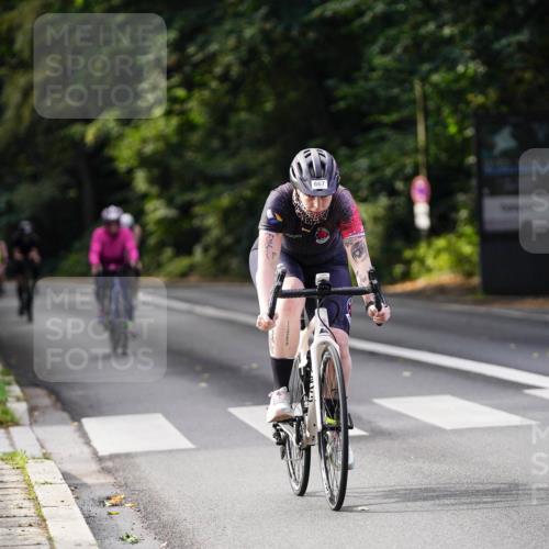 14.09.2025 - Stadtparktriathlon Michael Burmester http://msf.ph/oto/8910811 14.09.2025 10:54:36 Radfahren 629, 667, 671, 688, 732, 749, 823, 880 meine-sportfotos.de