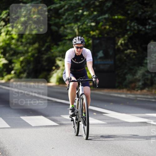 14.09.2025 - Stadtparktriathlon Michael Burmester http://msf.ph/oto/8910874 14.09.2025 10:55:47 Radfahren 650, 765, 792, 801, 851 meine-sportfotos.de