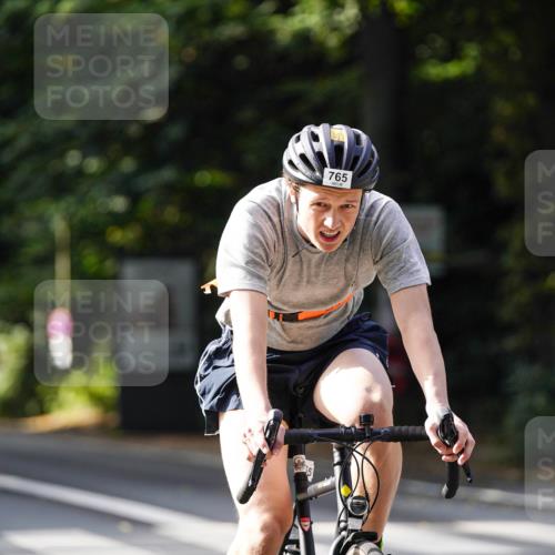 14.09.2025 - Stadtparktriathlon Michael Burmester http://msf.ph/oto/8910879 14.09.2025 10:55:53 Radfahren 647, 650, 740, 765, 792, 818, 851 meine-sportfotos.de