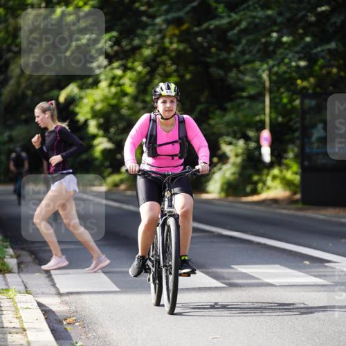 14.09.2025 - Stadtparktriathlon Michael Burmester http://msf.ph/oto/8910887 14.09.2025 10:56:03 Radfahren 647, 679, 740, 781, 818, 831 meine-sportfotos.de