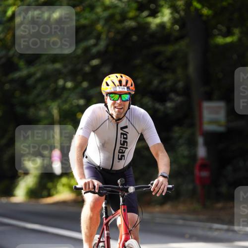 14.09.2025 - Stadtparktriathlon Michael Burmester http://msf.ph/oto/8910896 14.09.2025 10:56:20 Radfahren 645, 756, 760, 888 meine-sportfotos.de