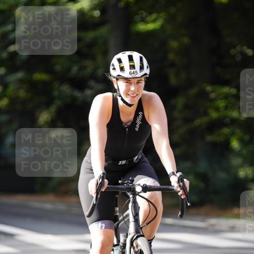 14.09.2025 - Stadtparktriathlon Michael Burmester http://msf.ph/oto/8910906 14.09.2025 10:56:28 Radfahren 645, 756, 763, 778, 802, 803, 888 meine-sportfotos.de