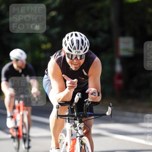 14.09.2025 - Stadtparktriathlon Michael Burmester http://msf.ph/oto/8910941 14.09.2025 10:57:00 Radfahren 782, 796, 798, 817, 909 meine-sportfotos.de