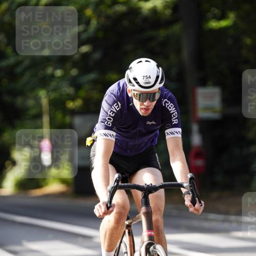 14.09.2025 - Stadtparktriathlon Michael Burmester http://msf.ph/oto/8910954 14.09.2025 10:57:17 Radfahren 626, 754, 850 meine-sportfotos.de