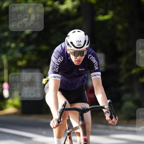 14.09.2025 - Stadtparktriathlon Michael Burmester http://msf.ph/oto/8910955 14.09.2025 10:57:17 Radfahren 626, 754, 850 meine-sportfotos.de