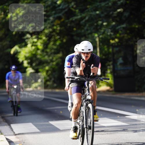 14.09.2025 - Stadtparktriathlon Michael Burmester http://msf.ph/oto/8910968 14.09.2025 10:57:38 Radfahren 638, 744, 777, 833, 867 meine-sportfotos.de