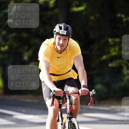 14.09.2025 - Stadtparktriathlon Michael Burmester http://msf.ph/oto/8910975 14.09.2025 10:57:55 Radfahren 637, 737, 816, 836, 841, 853 meine-sportfotos.de