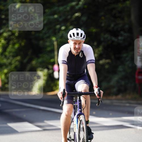 14.09.2025 - Stadtparktriathlon Michael Burmester http://msf.ph/oto/8910977 14.09.2025 10:57:56 Radfahren 637, 737, 816, 836, 841, 853 meine-sportfotos.de