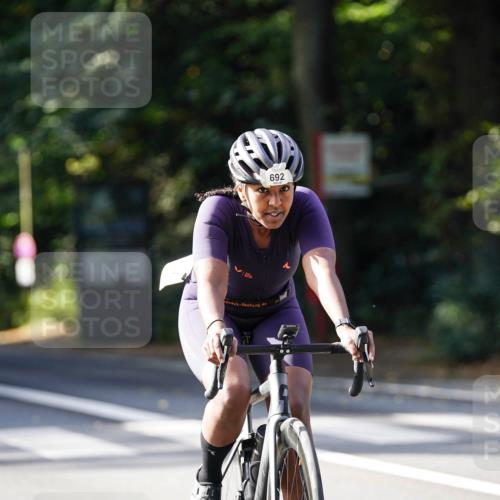 14.09.2025 - Stadtparktriathlon Michael Burmester http://msf.ph/oto/8910992 14.09.2025 10:58:18 Radfahren 692, 835, 846, 859, 898, 919 meine-sportfotos.de