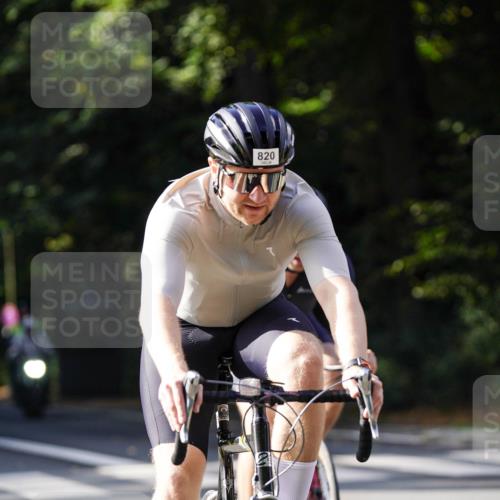 14.09.2025 - Stadtparktriathlon Michael Burmester http://msf.ph/oto/8911006 14.09.2025 10:58:28 Radfahren 820, 821, 835, 846, 848, 852, 859, 861, 872, 898, 919 meine-sportfotos.de
