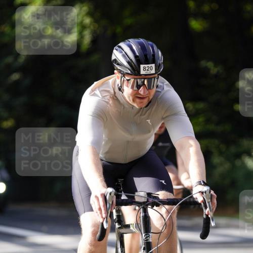 14.09.2025 - Stadtparktriathlon Michael Burmester http://msf.ph/oto/8911007 14.09.2025 10:58:29 Radfahren 820, 821, 835, 846, 848, 852, 859, 861, 872, 898, 919 meine-sportfotos.de
