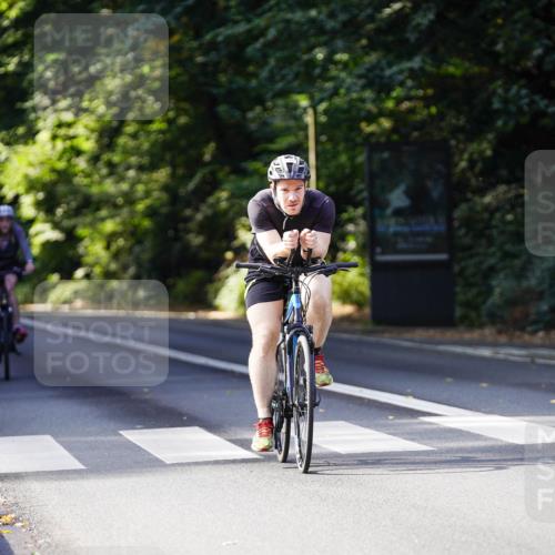 14.09.2025 - Stadtparktriathlon Michael Burmester http://msf.ph/oto/8911010 14.09.2025 10:58:38 Radfahren 714, 821, 897 meine-sportfotos.de