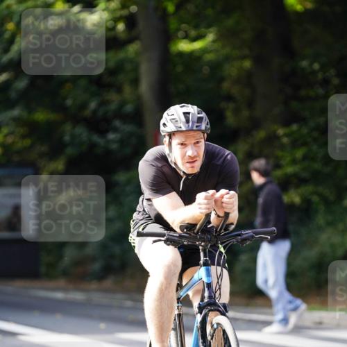 14.09.2025 - Stadtparktriathlon Michael Burmester http://msf.ph/oto/8911012 14.09.2025 10:58:39 Radfahren 714, 821, 897 meine-sportfotos.de