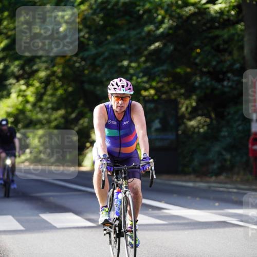 14.09.2025 - Stadtparktriathlon Michael Burmester http://msf.ph/oto/8911044 14.09.2025 10:59:18 Radfahren 683, 748, 752, 775, 800, 813, 886, 889 meine-sportfotos.de