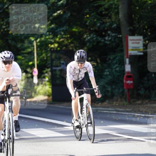 14.09.2025 - Stadtparktriathlon Michael Burmester http://msf.ph/oto/8911053 14.09.2025 10:59:25 Radfahren 698, 748, 752, 775, 800, 813, 889 meine-sportfotos.de